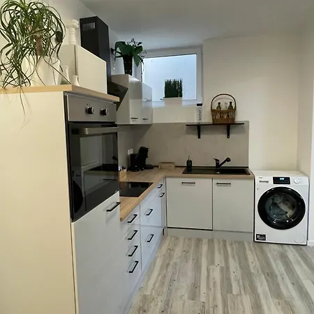 Moderne, Stilvolle, Ruhig Gelegene Souterrain *