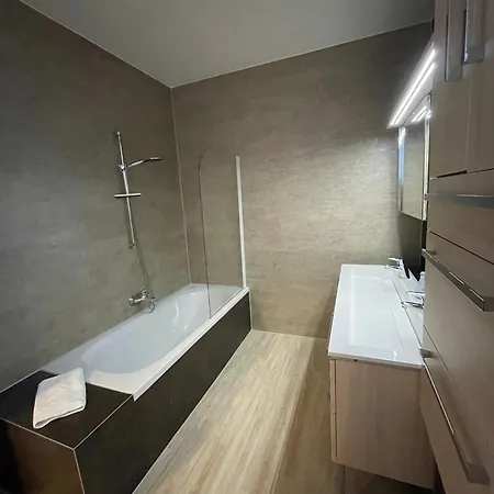 Moderne, Stilvolle, Ruhig Gelegene Souterrain *